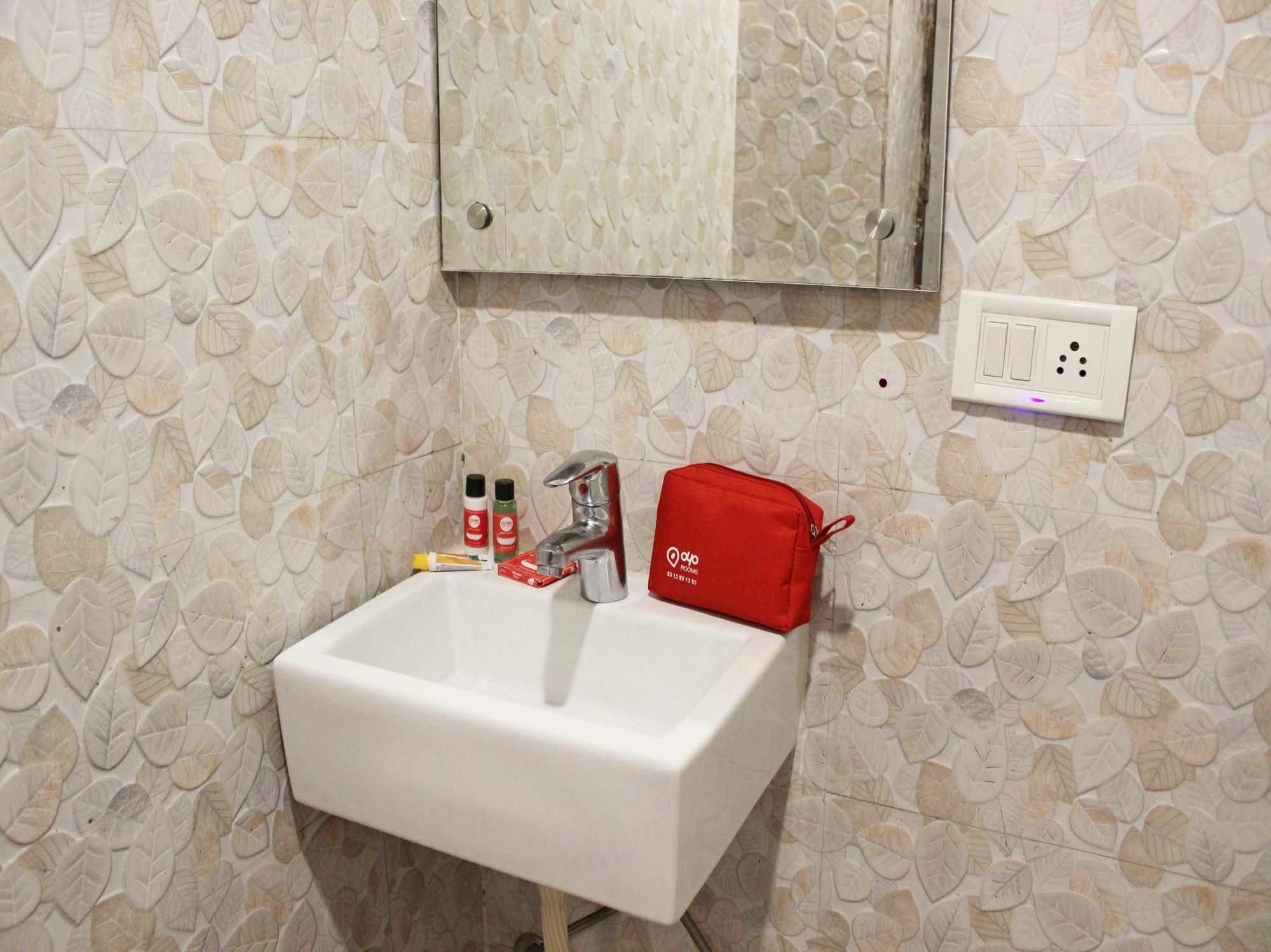 Oyo Rooms New Delhi Railway Station ภายนอก รูปภาพ